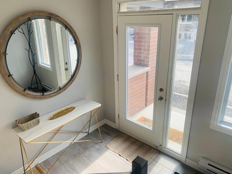 Modern 3 Story Townhouse In A Great Location! *