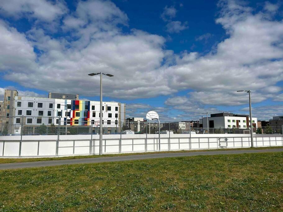 Modern 3 Story Townhouse In A Great Location! *